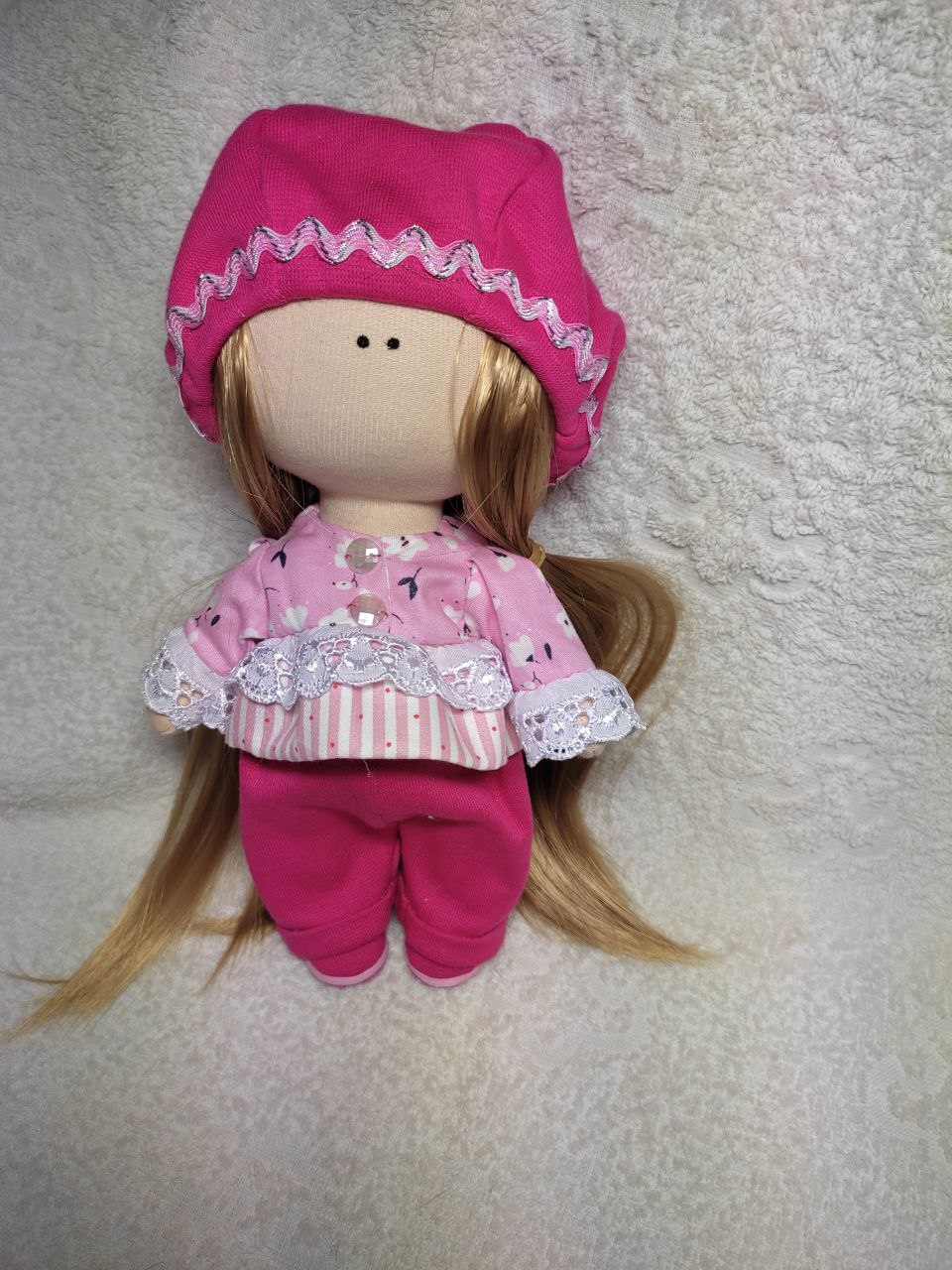 Кукла в розовом наряде
