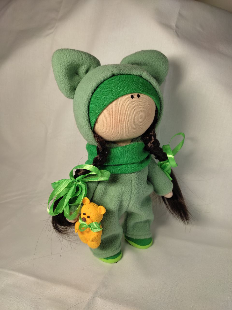 Кукла-бабочка в фиолетовом платье