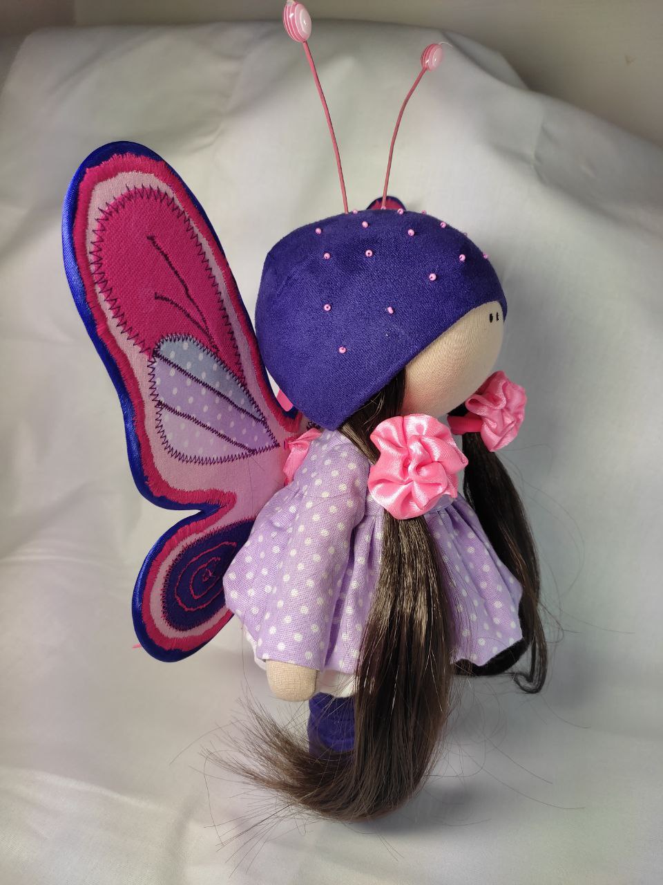 Кукла в зелёном костюме с ушками